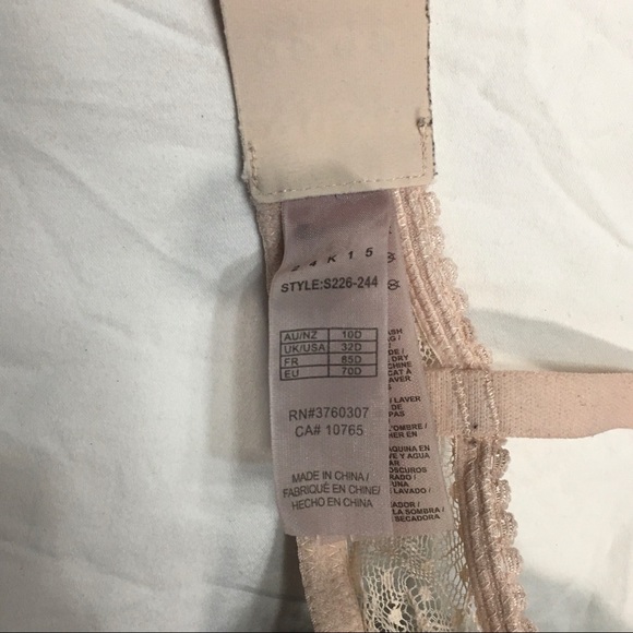 Stunning lace padded wireless bra! - Picture 3 of 10